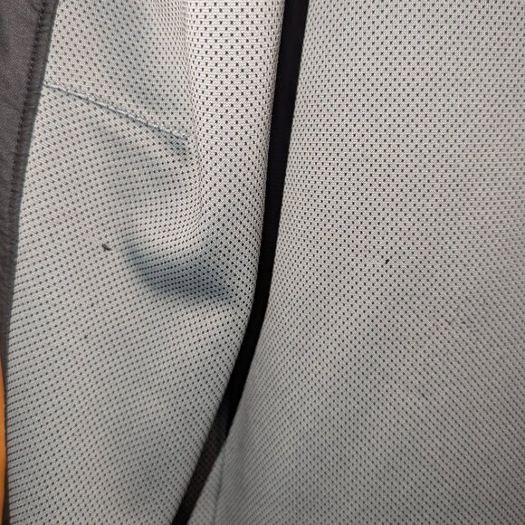 The North Face Essential Hooded Performance Jacket - Picture 12 of 13